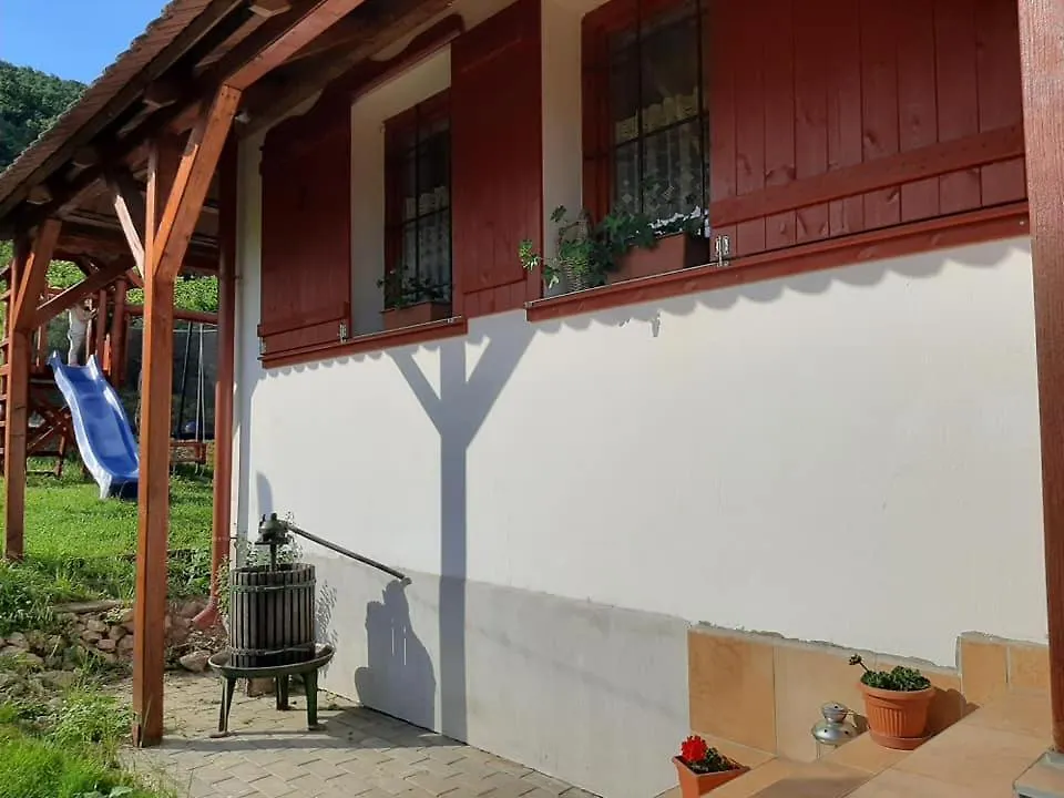Semesterbostad Szolocskei Vendeghaz Es Piheno Villa Eger